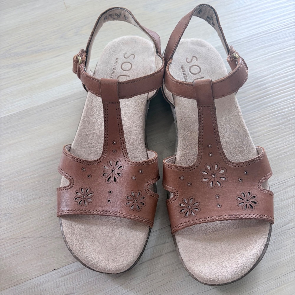 Soul Naturalizer Trio Brown Leather Floral‎ Laser Cut T-Strap Sandals Womens 7M - Picture 2 of 10